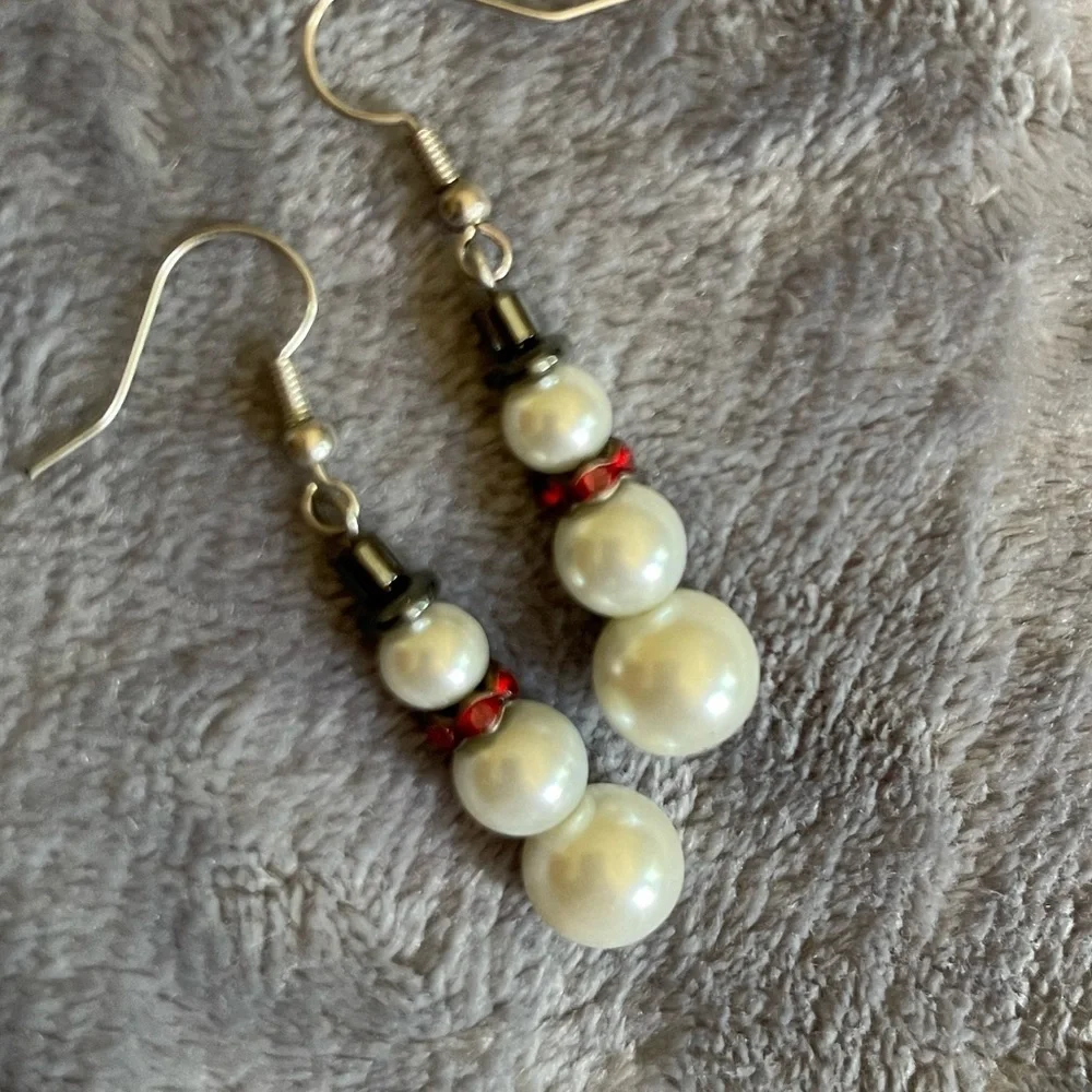 Adorable snowman earrings
